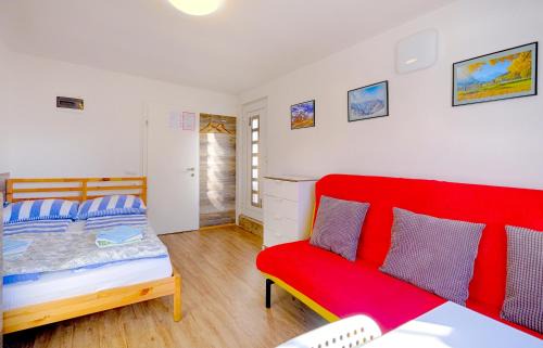 Ljubljana Apartment | Modern Studio with AirCon & Free Parking for Families