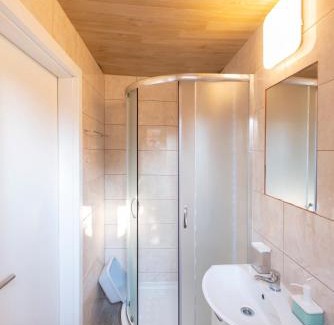 Ljubljana Apartment | Modern Studio with AirCon & Free Parking for Families