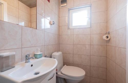 Ljubljana Apartment | Modern Studio with AirCon & Free Parking for Families