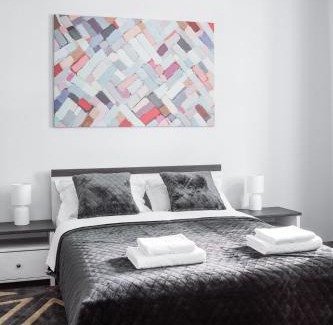Yavory Apartment | Modern Studio with Balcony, Rated 9/10 for Families