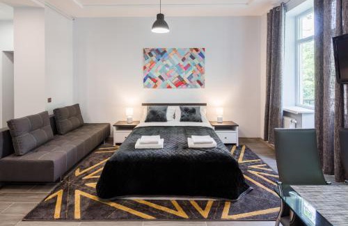 Yavory Apartment | Modern Studio with Balcony, Rated 9/10 for Families