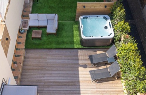 Vilanova I la Geltru Apartment | Relaxing Apartment with Jacuzzi | Piedra by Palmera