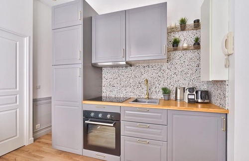 Saint-Lambert Apartment | Experience Comfort in 2BR Apartment Central to Paris