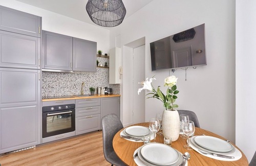Saint-Lambert Apartment | Experience Comfort in 2BR Apartment Central to Paris