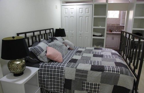 San Fernando Apartment | Guest Rated 10/10: New Apartment with Kitchen & Breakfast