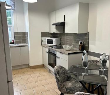 Torquay City Centre Apartment | NEW stunning apartment by the sea in Torquay