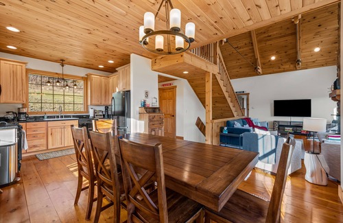 Ellicottville Ski Chalet | Modern Chalet with Hot Tub & Slope Views - Rated 10/10!