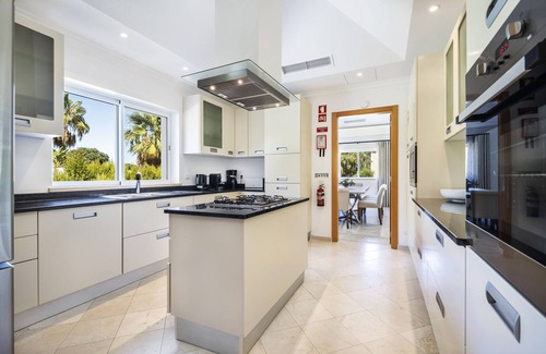 Almancil House | Beautiful Villa with Pool, Ocean View Near Campus