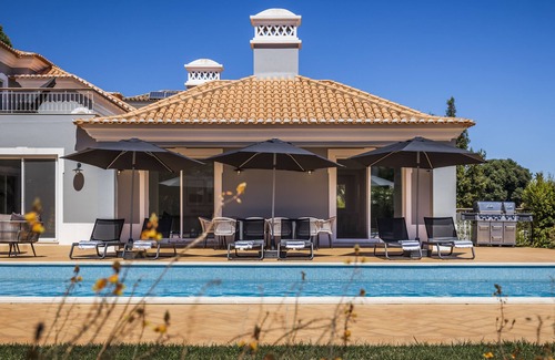 Almancil House | Beautiful Villa with Pool, Ocean View Near Campus