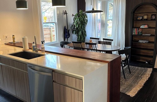Hancock House | NEW Style & Comfort - 2 miles to downtown, 5 blocks to cute cafes, bars