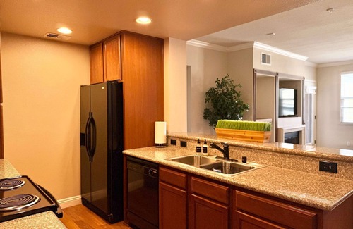 Reno/Tahoe Airport Apartment | New Stylish 1BR Apt With Heated Pool Gym Yoga Studio