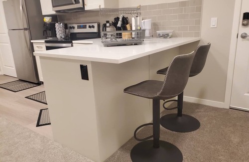 Southeast Calgary House | New Stylish 2BR/3BD/2BT/Remote Work Setup/Indoor Games & Lake Access