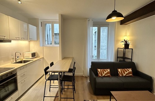Saint-Denis Apartment | Modern Apartment Steps from Stadium with Pool & Breakfast