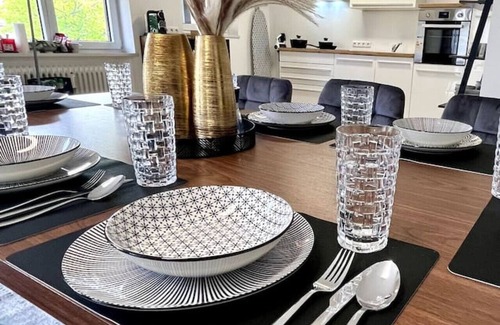 Feldafing Apartment | Modern Apartment for 8 with Terrace, BBQ and Spa Access