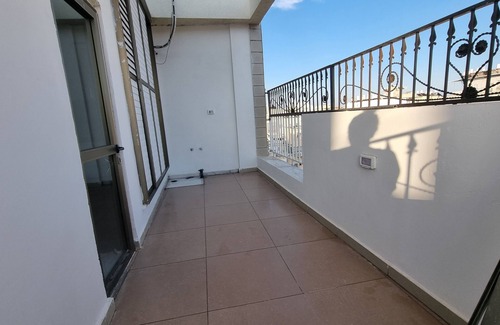 Bene Beraq Apartment | Modern Apartment with Balcony & Parking Near Tel Aviv
