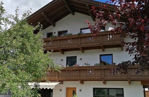 Ramsau im Zillertal Apartment | Stylish Top Floor Apartment with Ocean View & Free Wifi