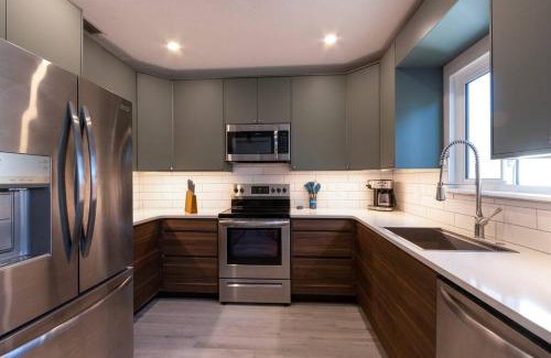 Horton Shores House | Chic Dune Daisy: Family-Friendly Retreat by the Beach