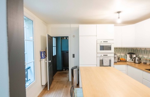 Quartier de Becon House | NEW! Stylish Modern Home 15-min From City Center!