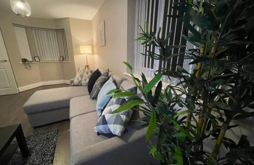 Smethwick House | Stylish House for 7 with Free Parking and Wifi Access