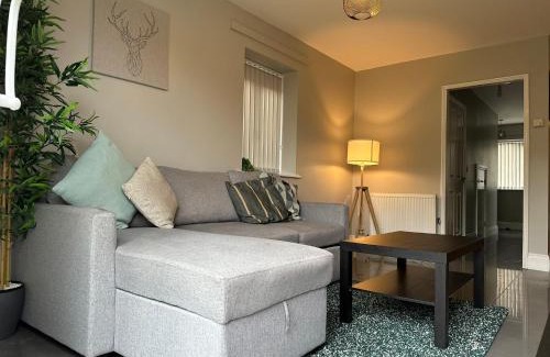 Smethwick House | Stylish House for 7 with Free Parking and Wifi Access