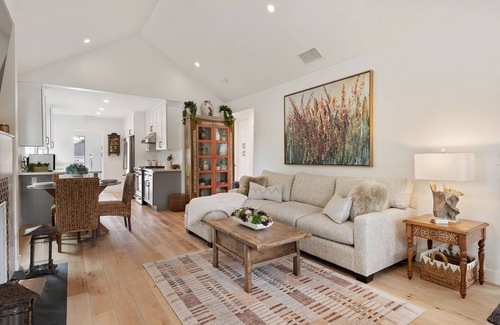 San Roque House | Relaxing Sundance Cottage: Oceanfront Getaway Awaits You!