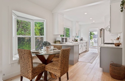 San Roque House | Relaxing Sundance Cottage: Oceanfront Getaway Awaits You!