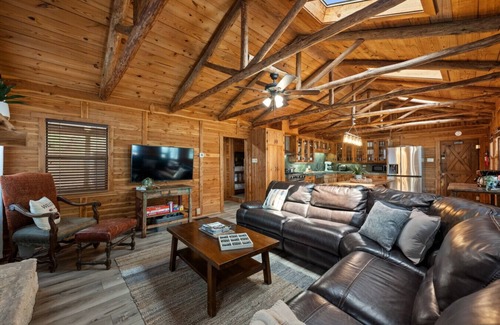 Spicewood Cabin | NEW 'Sunrise Lodge on Lake Travis'-Lake Front, Hot Tub, 2 Cabins!