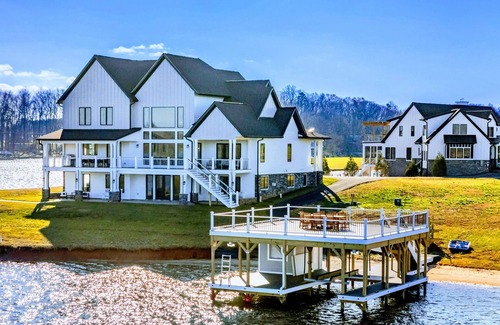 Mineral House | NEW Sunrise Point Lakefront Lake Anna, Beach, Dock