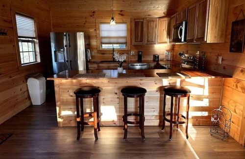 Jonesborough Cabin | Perfect Getaway: Sunset Bliss Cabin in Jonesborough