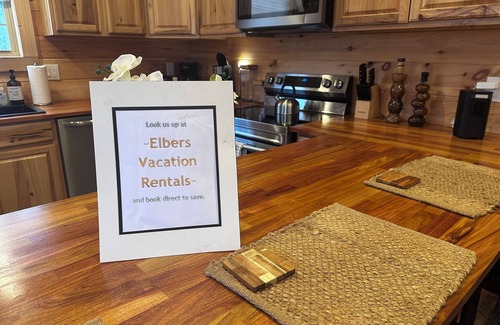 Jonesborough Cabin | Perfect Getaway: Sunset Bliss Cabin in Jonesborough