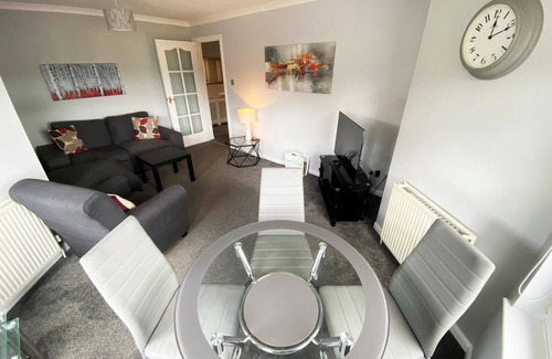 Falkirk Apartment | New Family-Friendly 2 Bedroom Flat in Falkirk - Rated 10/10