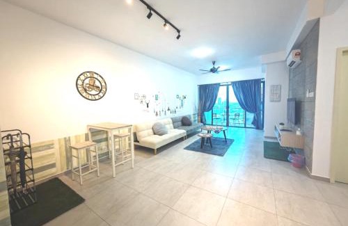 Malacca City Apartment | Experience Tatami: 10-12pax with Superb City Views