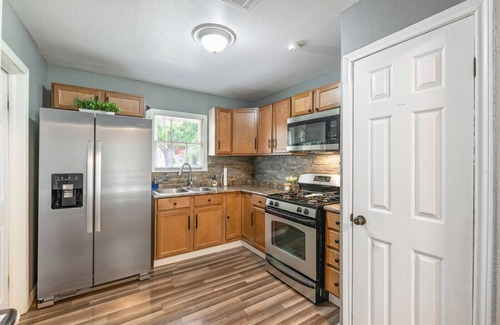 Temple House | Pet-Friendly Temple Bungalow with Patio Near Hospital