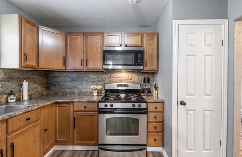 Temple House | Pet-Friendly Temple Bungalow with Patio Near Hospital