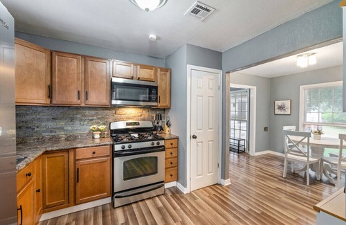 Temple House | Pet-Friendly Temple Bungalow with Patio Near Hospital
