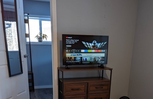 Gansevoort Apartment | NEW! The Birds Nest - No Clean Fee, Pets, WIFI, Coffee & Tea, TV