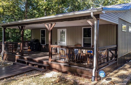 Hardin Cabin | Cozy Cabin Retreat Steps from the Lake with Great Amenities