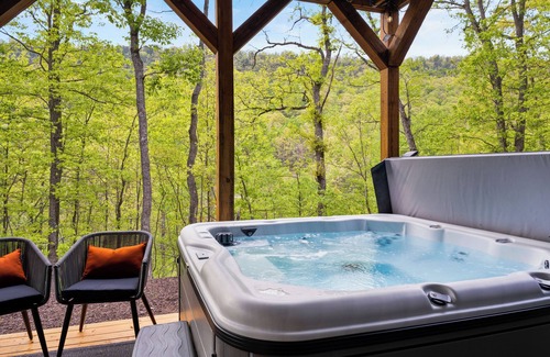 Massanutten House | *NEW* The Chalet~Resort~Hot Tub~GameRoom~FirePIt