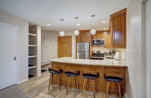 Four O'Clock Condo | Experience The Cimarron Suite: Ski, Spa & Downtown Bliss
