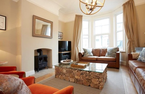 York House | Discover The City Escape: Elegant Townhouse with Spa & Breakfast
