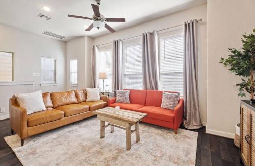 Tobin Hill House | Discover The Courtland: Pet-Friendly Retreat with Garage
