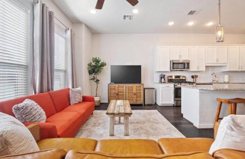 Tobin Hill House | Discover The Courtland: Pet-Friendly Retreat with Garage