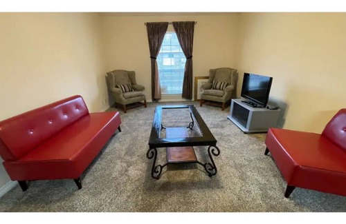 Denison House | Guest Rated 10/10: The Dainty Duplex with Kitchen Amenities