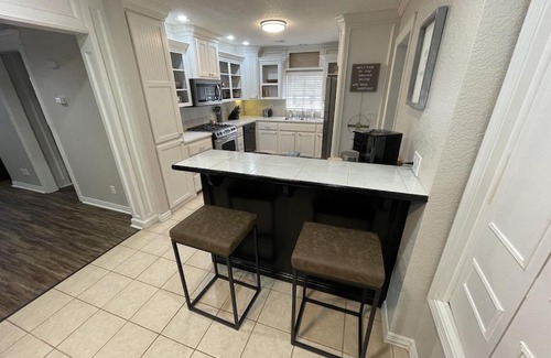 Chickasha House | New The Drover by USAO - King Bed, SmartTV & Quiet Location