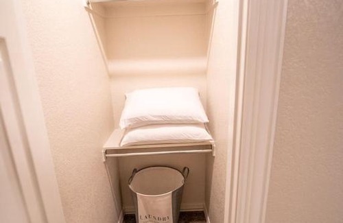 Chickasha House | New The Drover by USAO - King Bed, SmartTV & Quiet Location