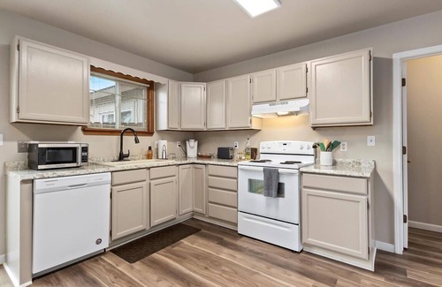 Twin Falls House | Discover The Idahoan: Pet-Friendly 3 Bedroom Retreat