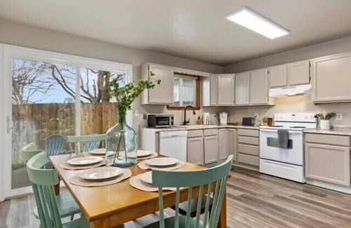 Twin Falls House | Discover The Idahoan: Pet-Friendly 3 Bedroom Retreat