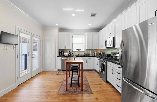 Clear Lake Shores House | Discover The Kipp House: Oceanfront Bliss Near Boardwalk