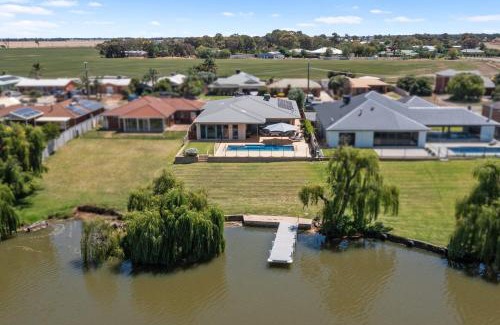 Yarrawonga House | Discover Holiday Homes in Australia with Pool & Family Fun