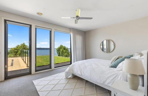 Yarrawonga House | Discover Holiday Homes in Australia with Pool & Family Fun